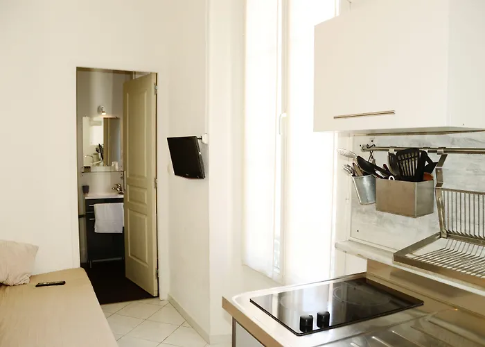 מלון L'oustaou לה לבאנדו