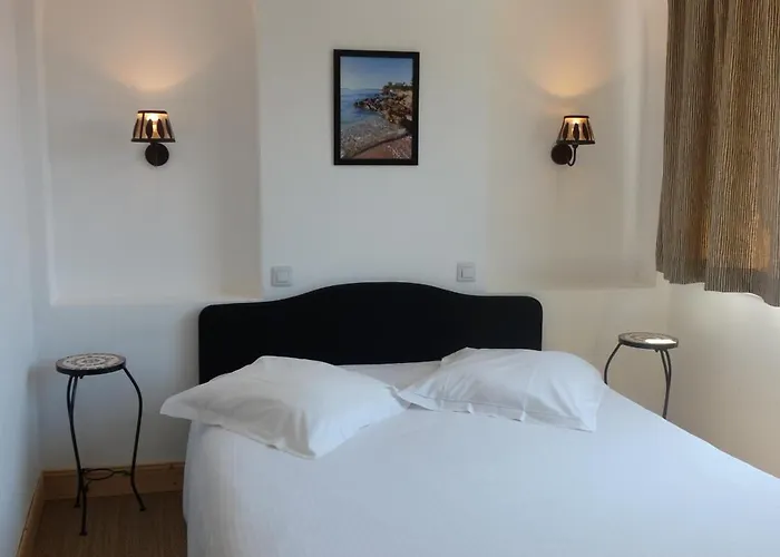 מלון L'oustaou 2*